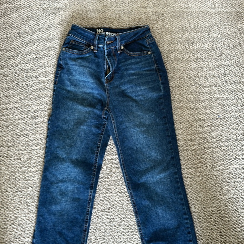 No boundaries size double zero straight leg jeans